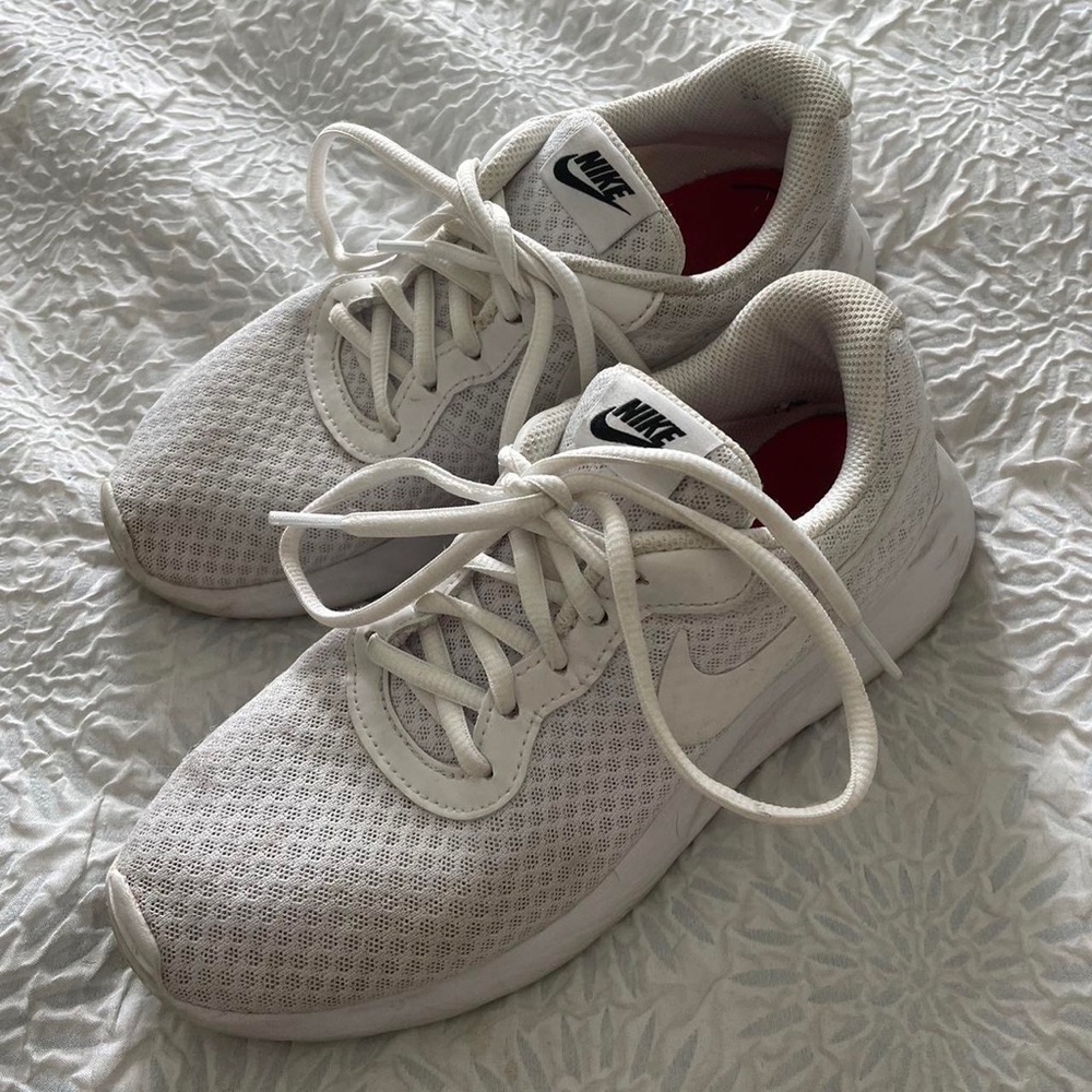 Nike Tennis Shoes